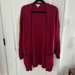 Maroon cardigan with open front and 2 pockets